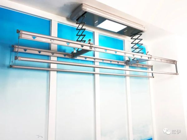 Эклектрическая сушилка для белья на пульте